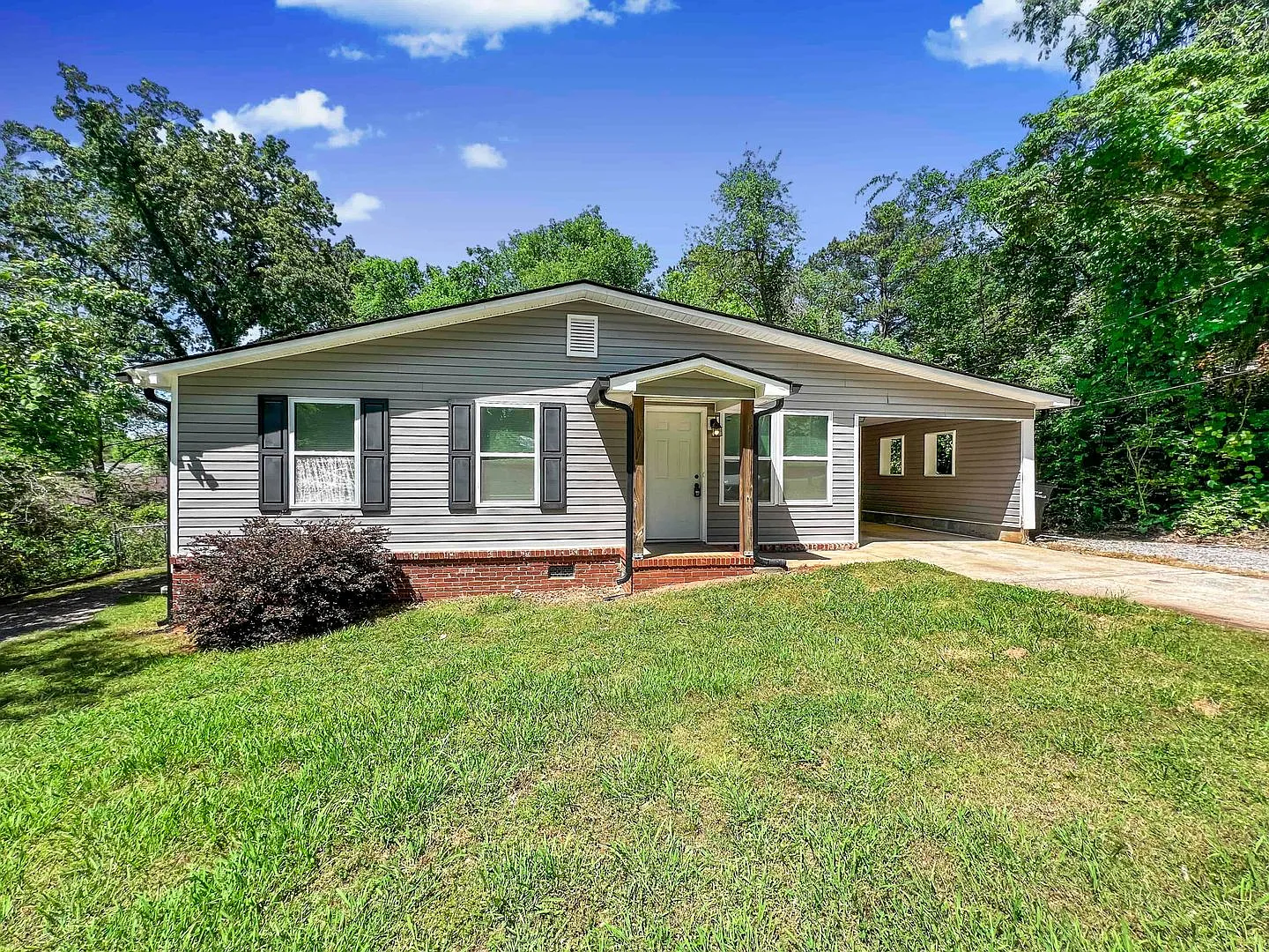 Fantastic Like New 3 BR/1 BA Ranch in Cartersville! — Photo 1