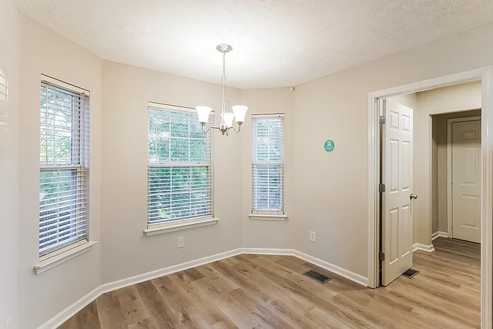 3 bed, 2.0 bath, 1478 sqft, $2,145 — Photo 4