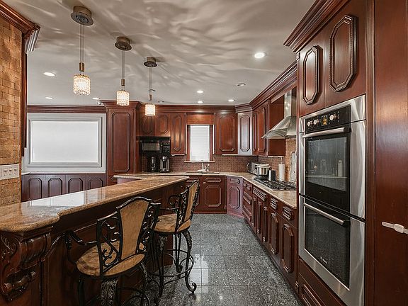 3rd image of 2112 Avenue L