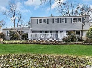 15 Satterly Rd, East Setauket, NY 11733