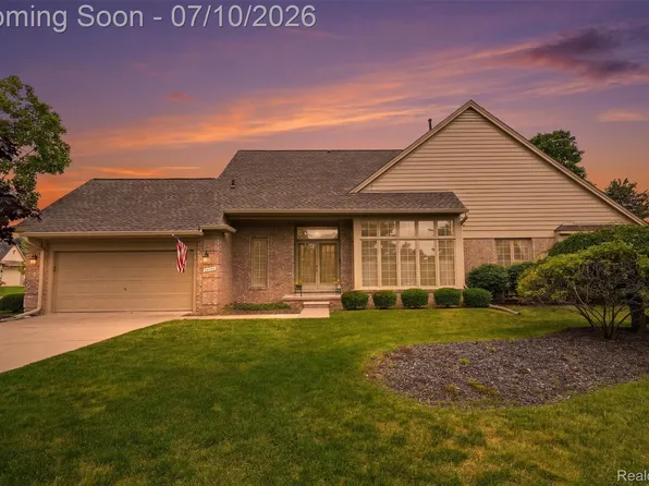 42675 Christina Dr, Sterling Heights, MI 48313