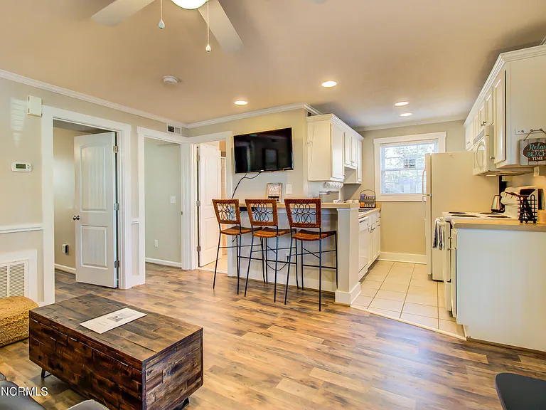205 Florence Ave #4 — Photo 11