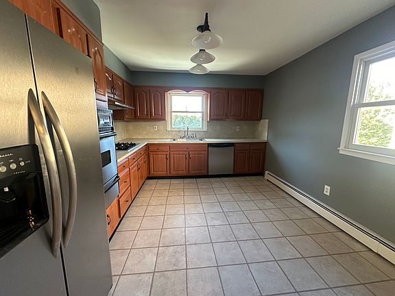 2nd image of 24 Ashford Pl Floor 2