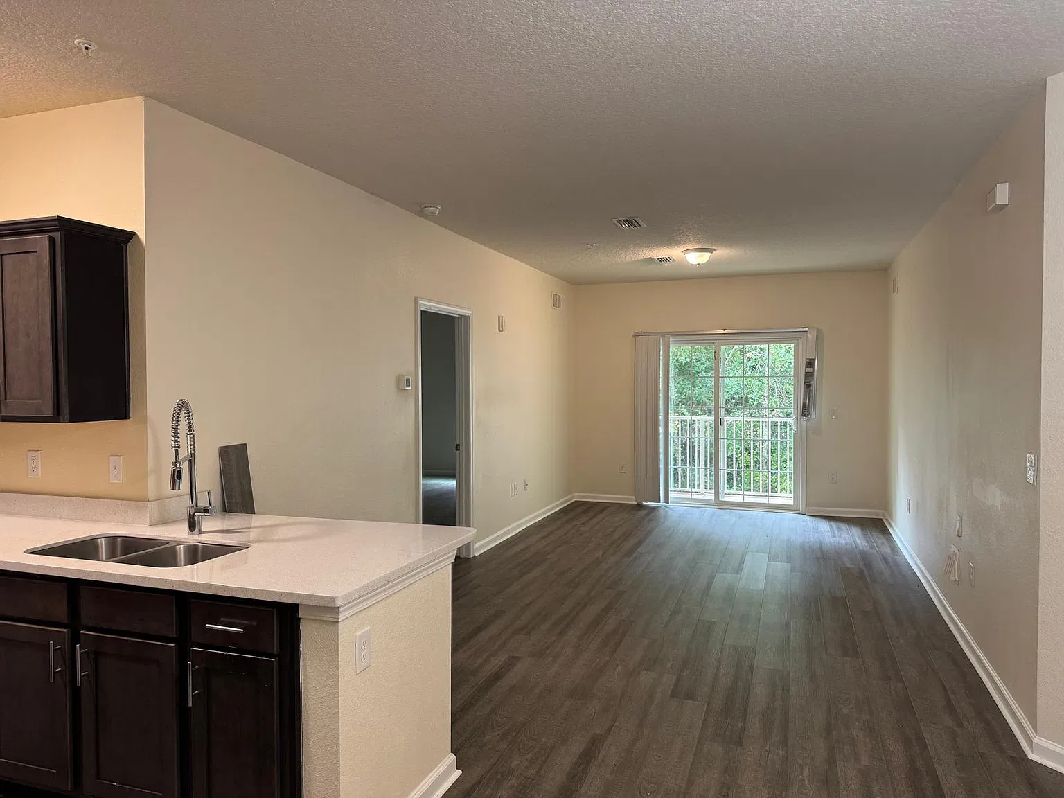 2 bed, 1101 sqft, $1,425 — Photo 2