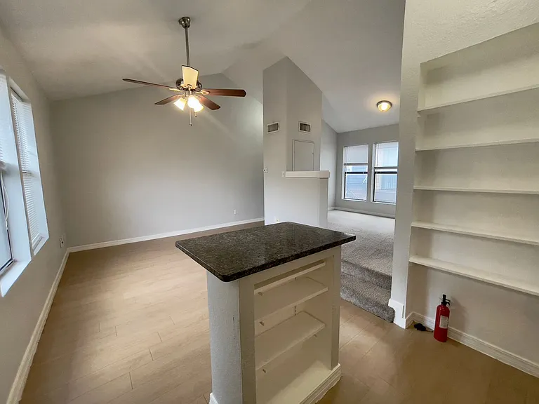 513 S Park Dr — Photo 8