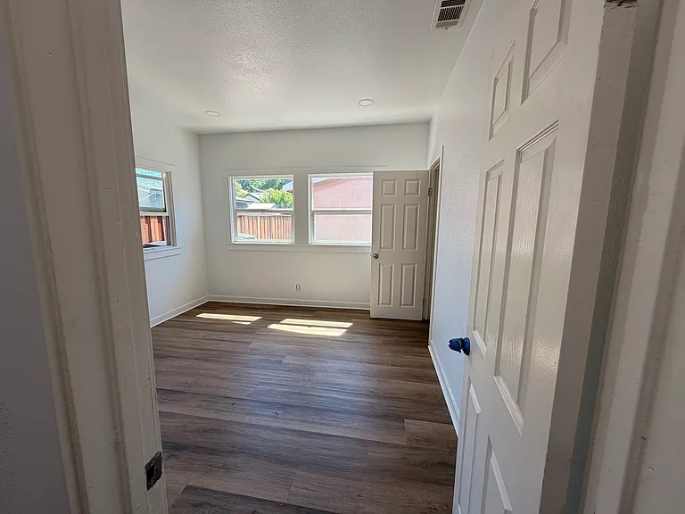1022 Taft Ave — Photo 10