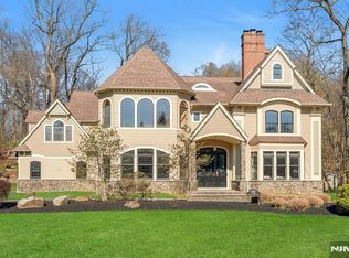 213 Stokes Farm Rd, Franklin Lakes, NJ 07417