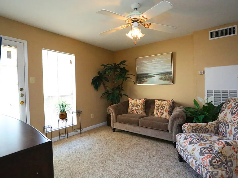 Point at Windmill Lakes — Photo 9