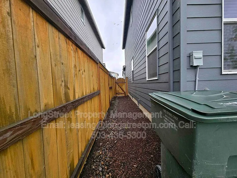 412 Lost Lake St NE — Photo 32