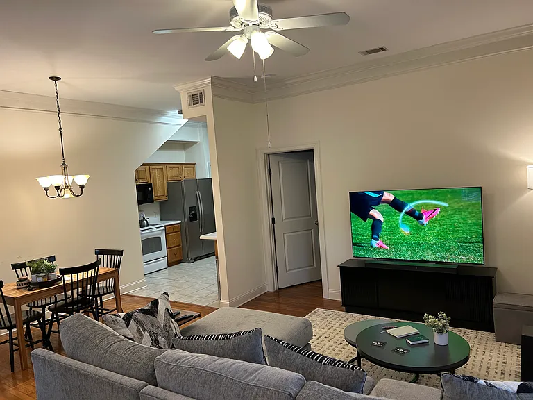 306 E Henry St #A — Photo 1
