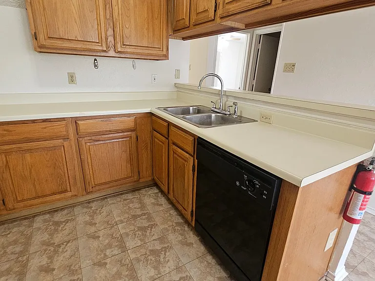 544 E Windsor Dr — Photo 36