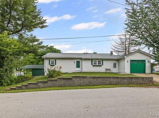 607 Mulberry St, Godfrey, IL 62035