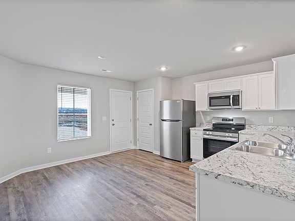 4th image of 4020 Ryan Dr SW
