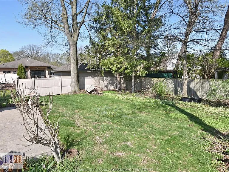 600 Cousineau Rd #LOWER — Photo 10