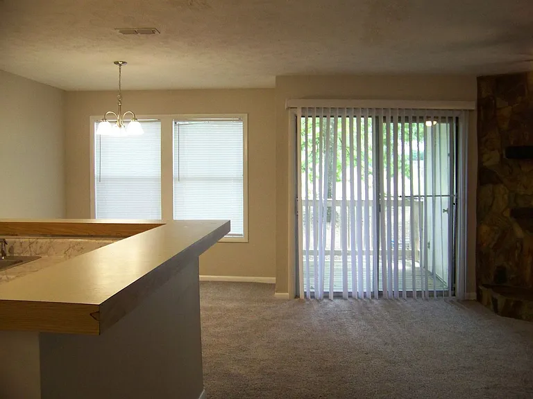 1022 Brookhollow Dr #2 — Photo 3