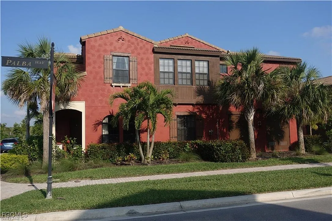 3 bed, 2.5 bath, 2026 sqft, $5,900 — Photo 2