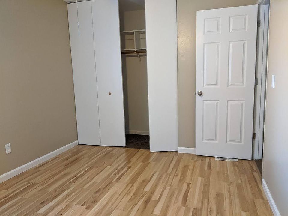 Guest Bedroom / Closet Laminate Flooring