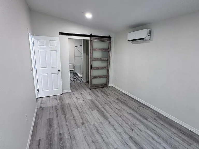 5359 Kingsbury St — Photo 10