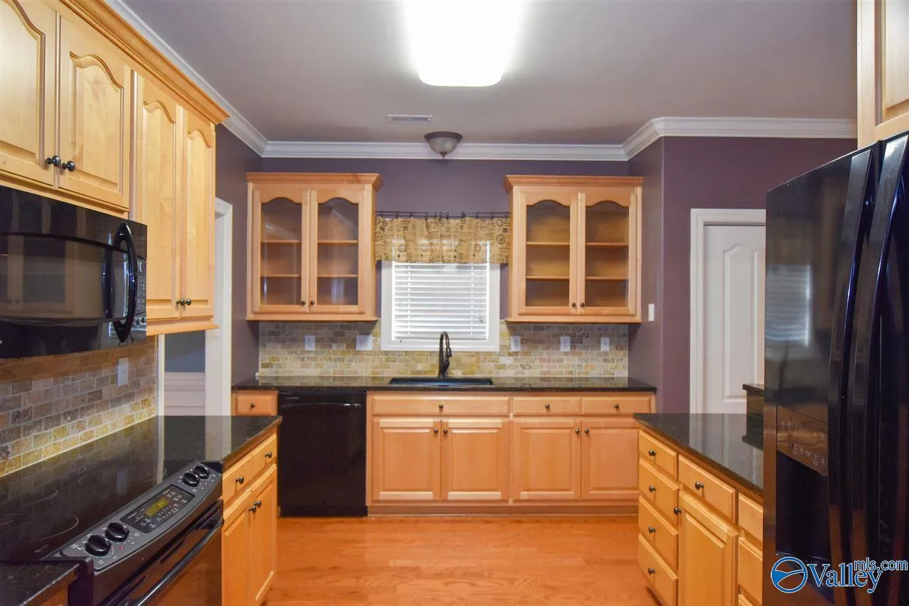 4 bed, 2.5 bath, 2229 sqft, $2,500 — Photo 3