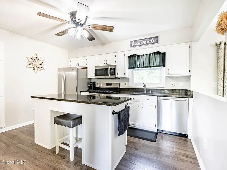 10 Corina Ct — Photo 11