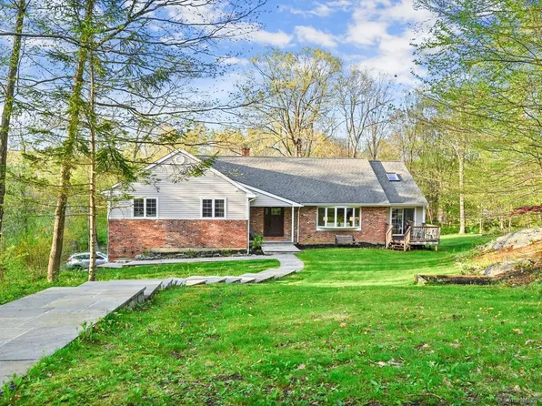 14 Obtuse Rocks Road, Brookfield, CT 06804