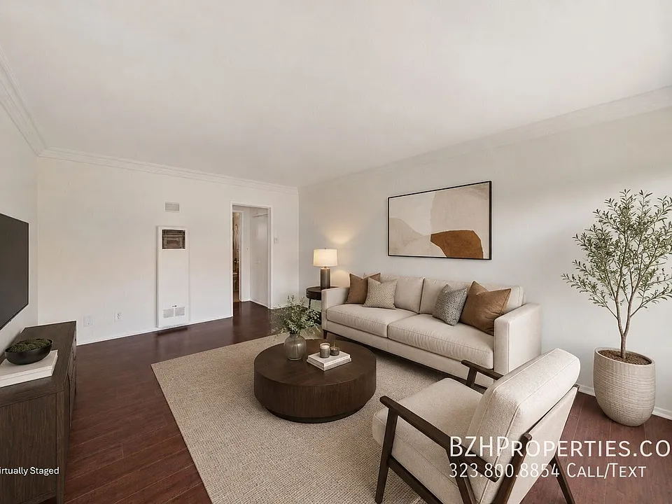 7209 Willoughby Ave #8