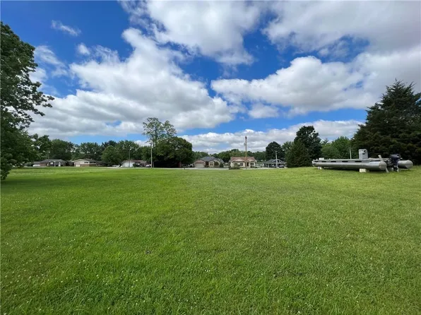 1495 NE Santee Dr, Greensburg, IN 47240