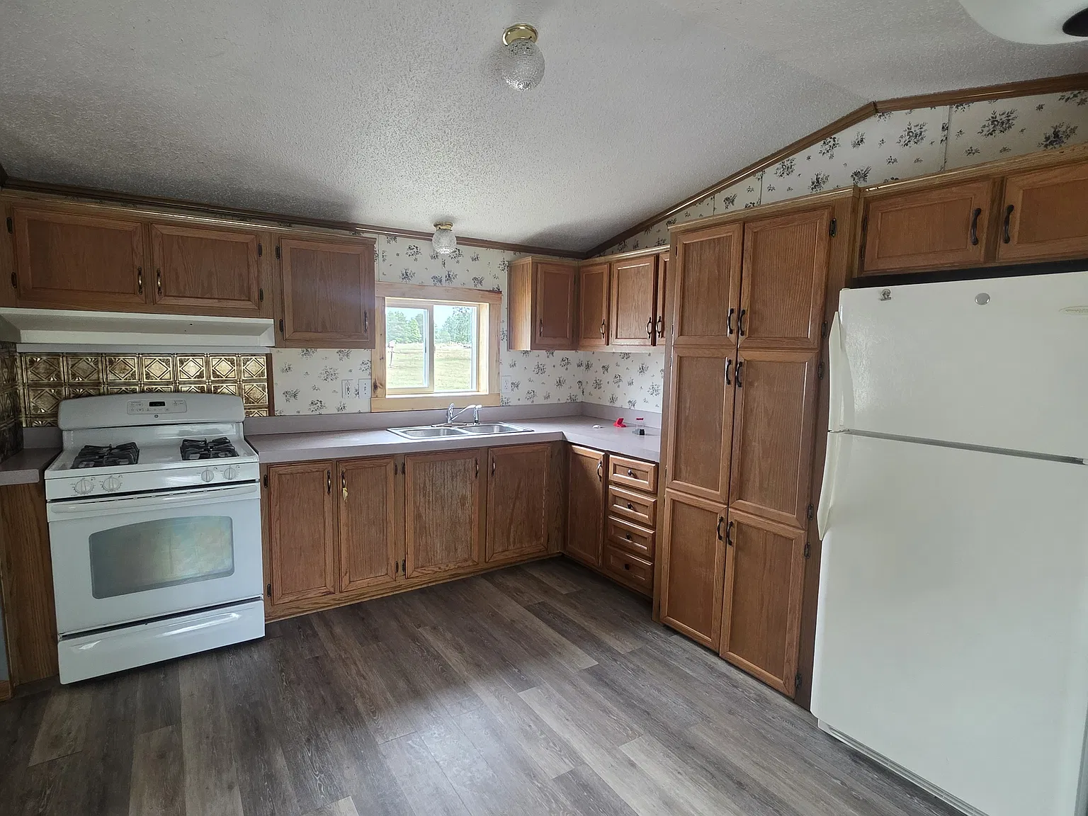 3 bed, 1280 sqft, $1,250 — Photo 2