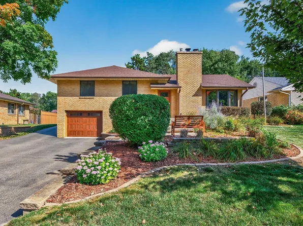 2554 Bittersweet Ln, Saint Paul, MN 55109