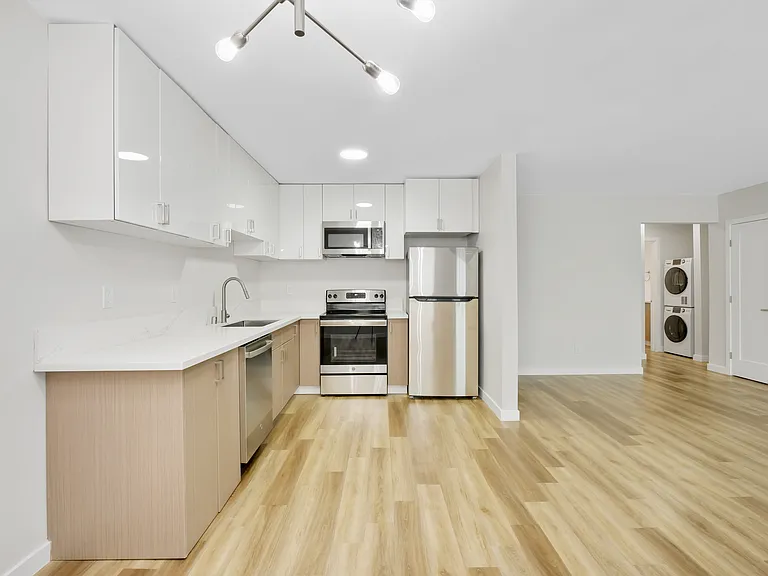21007 Victor — Photo 18