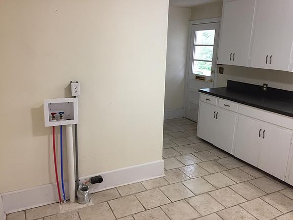 4th image of 326 S Commerce St #B