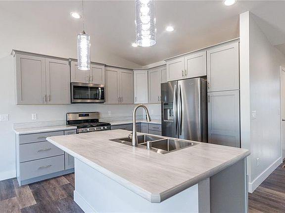 2nd image of 1222 Daylight Ln