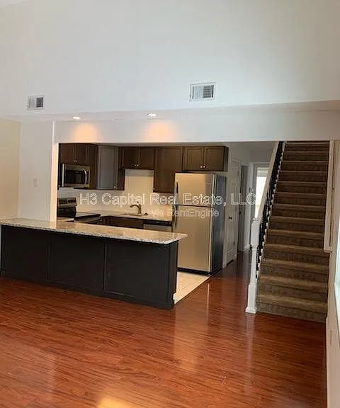 80 Village Ct — Photo 2