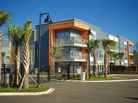 Brooklyn Riverside apartments community photo