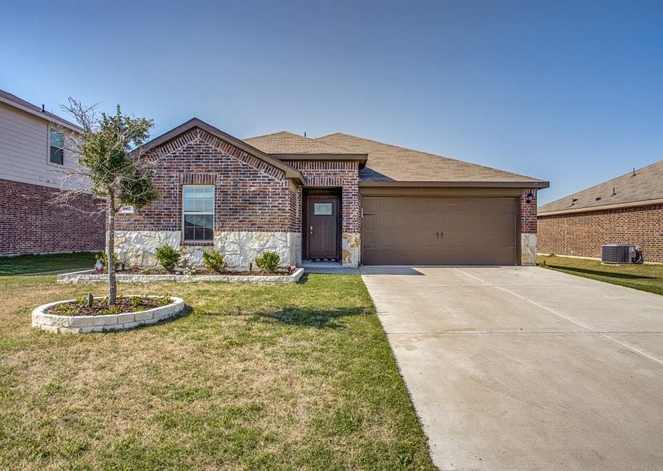 1st image of 207 Pine Hollow Way
