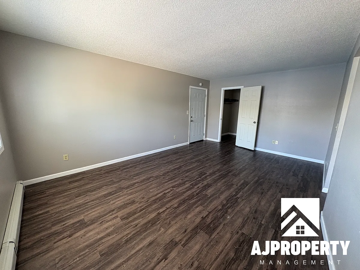 Building Photo - 3309 S Elmwood Ave #2