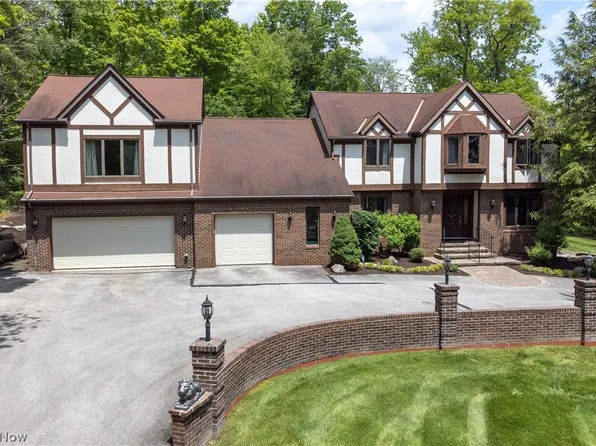 77 Carr Rd, Hinckley, OH 44233