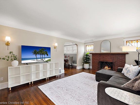 5th image of 1033 Maplegrove Ave