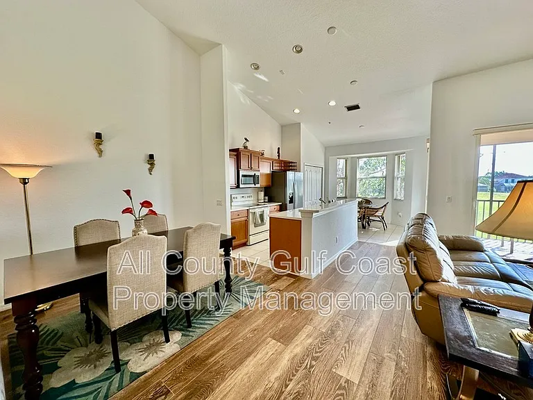 803 Fairwaycove Ln #203 — Photo 3