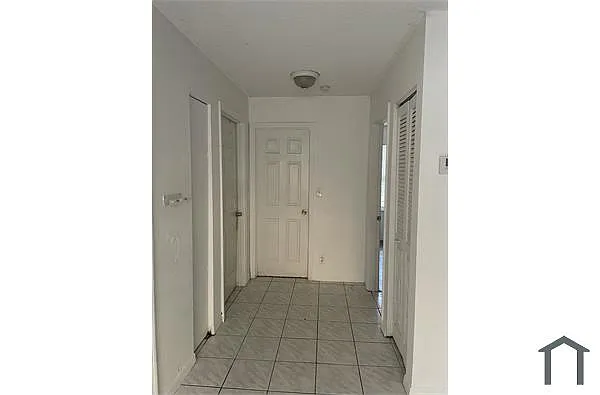 Building Photo - 3055 NW 10th Ct