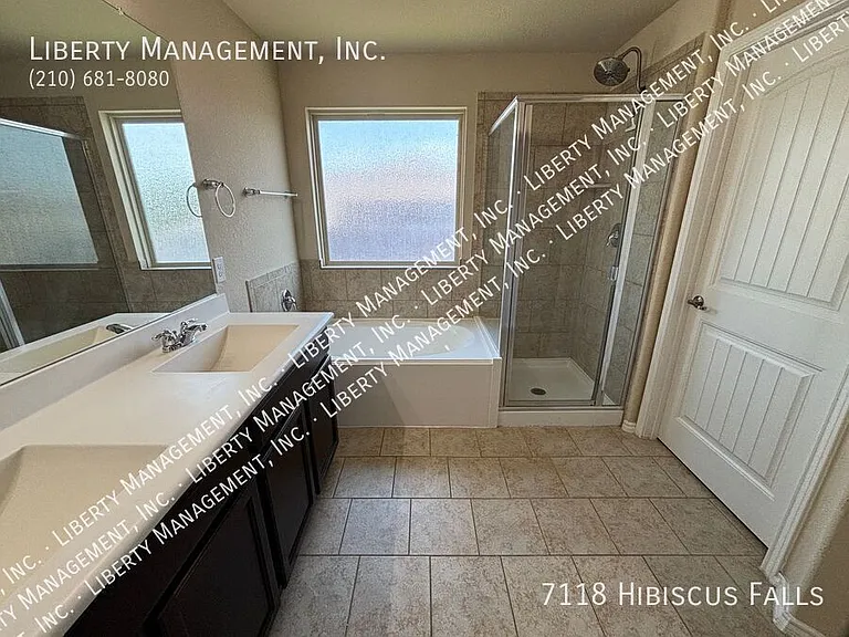 7118 Hibiscus Fls — Photo 20