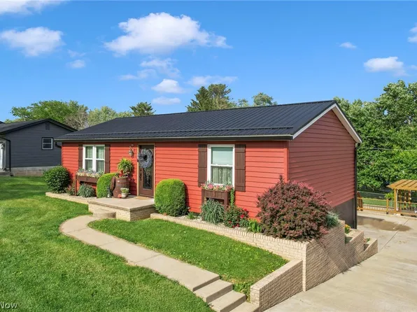 3720 Dona Dr, Zanesville, OH 43701
