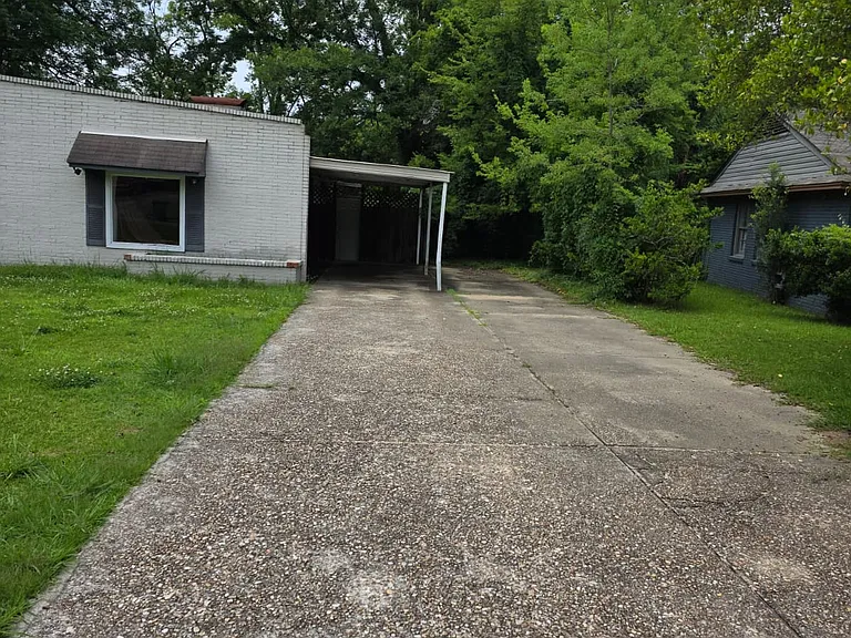 3614 Bridlewood Dr — Photo 2