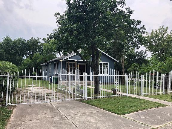 2nd image of 2122 Delgado St
