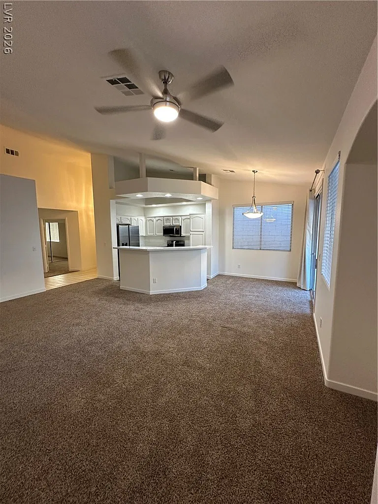 3 bed, 2.0 bath, 1311 sqft, $1,946 — Photo 4