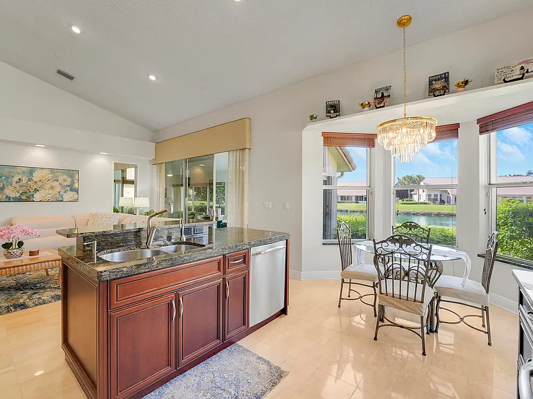 7136 Ashford Ln — Photo 20
