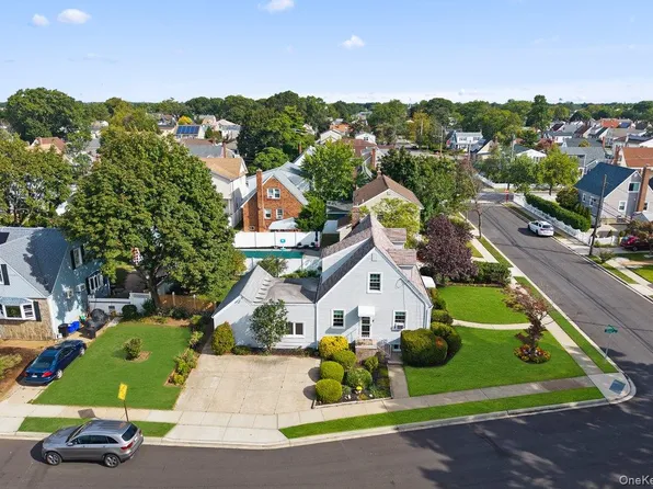 186 Green Street, Valley Stream, NY 11580