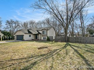 2107 Engleside Dr SE, Grand Rapids, MI 49546