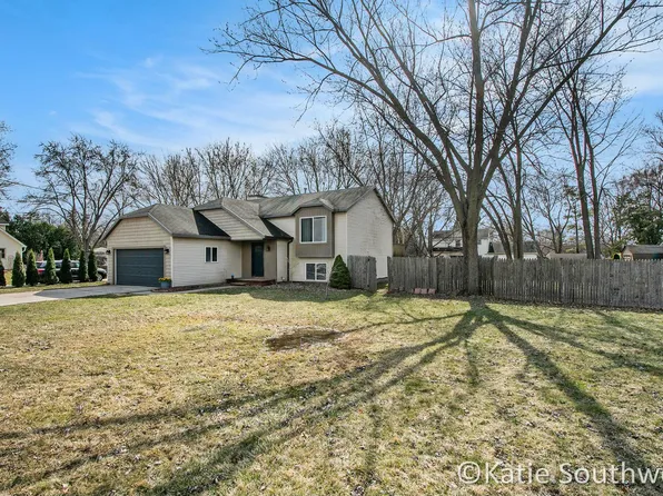 2107 Engleside Dr SE, Grand Rapids, MI 49546