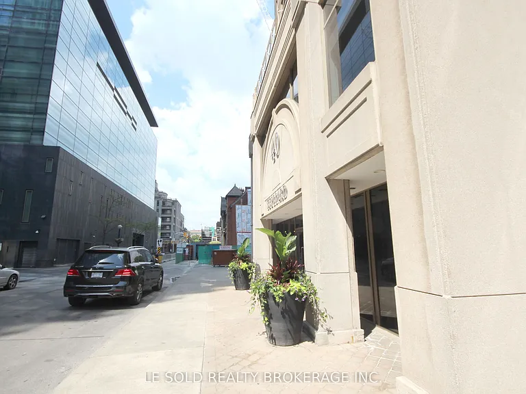40 Scollard St #602 — Photo 11